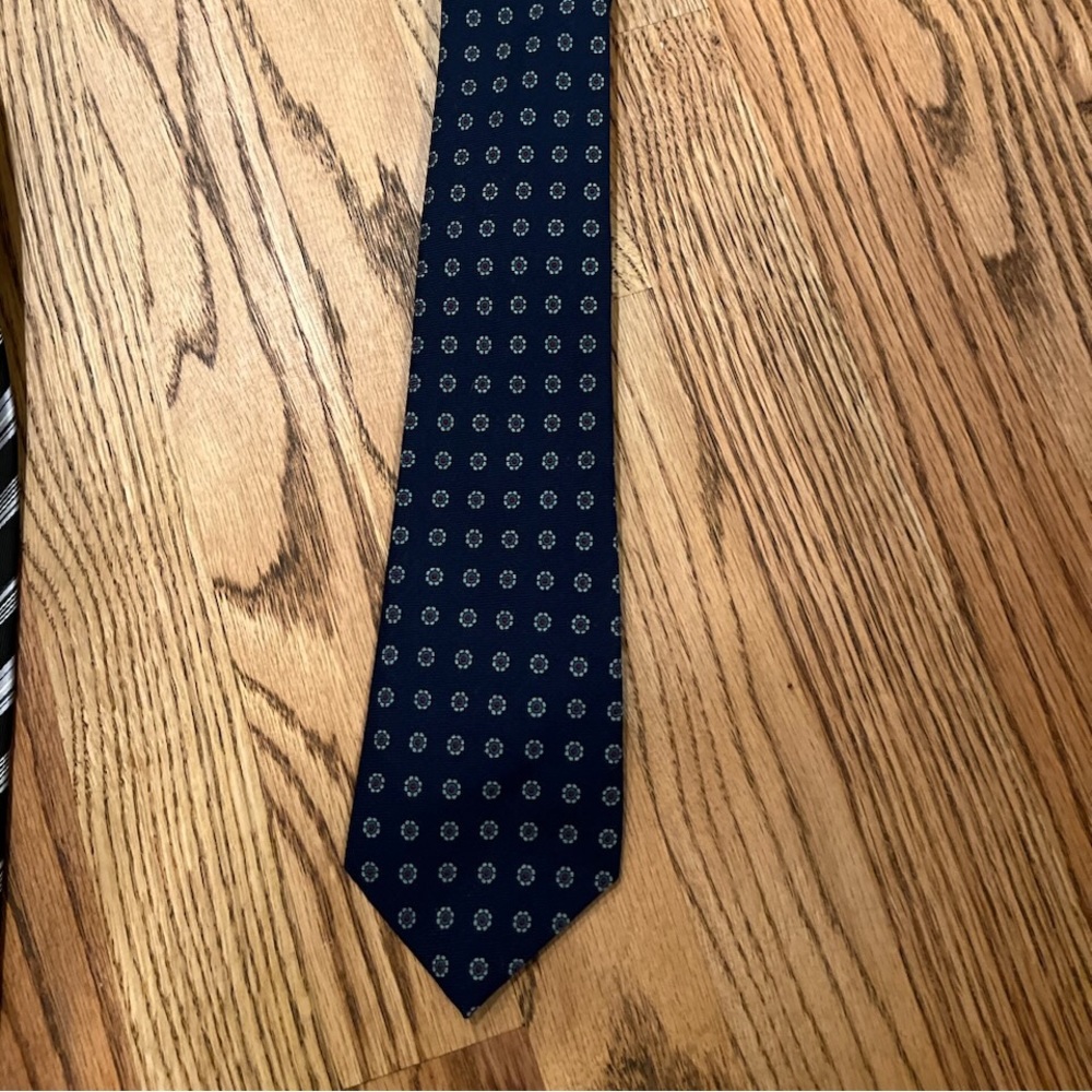 Men’s tie.